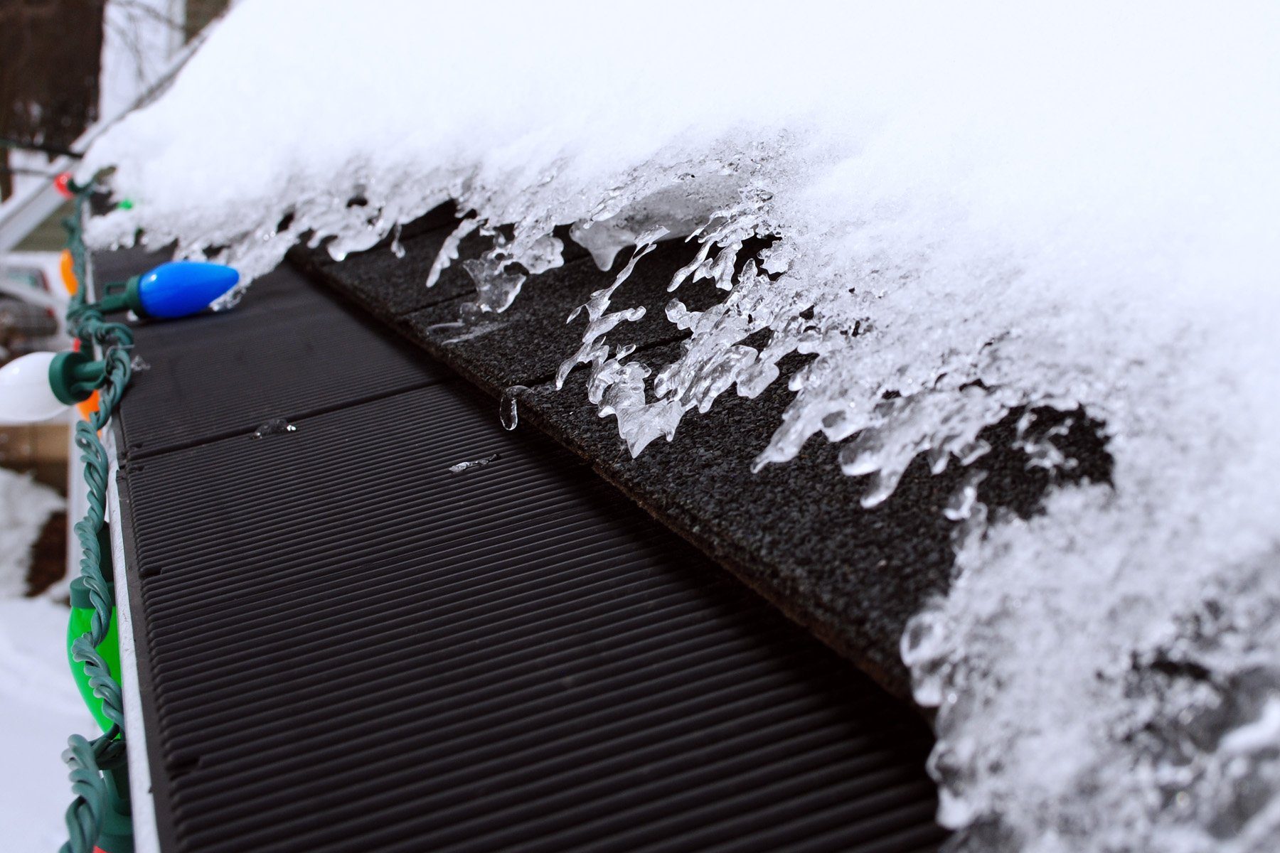 raindrop-gutter-guard-after-snowfall-no-heat-cable